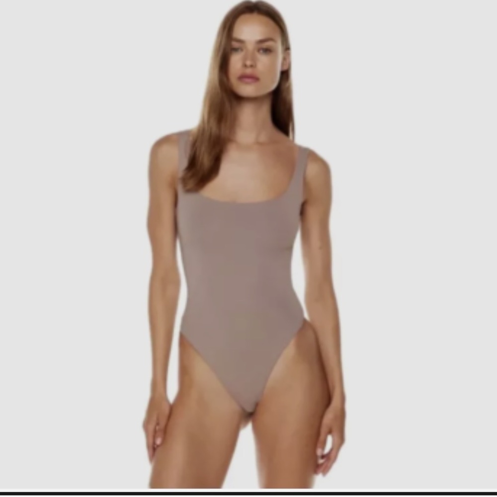 Aritzia Babaton Contour Deep Taupe Sleeveless Square Neck Bodysuit Size M